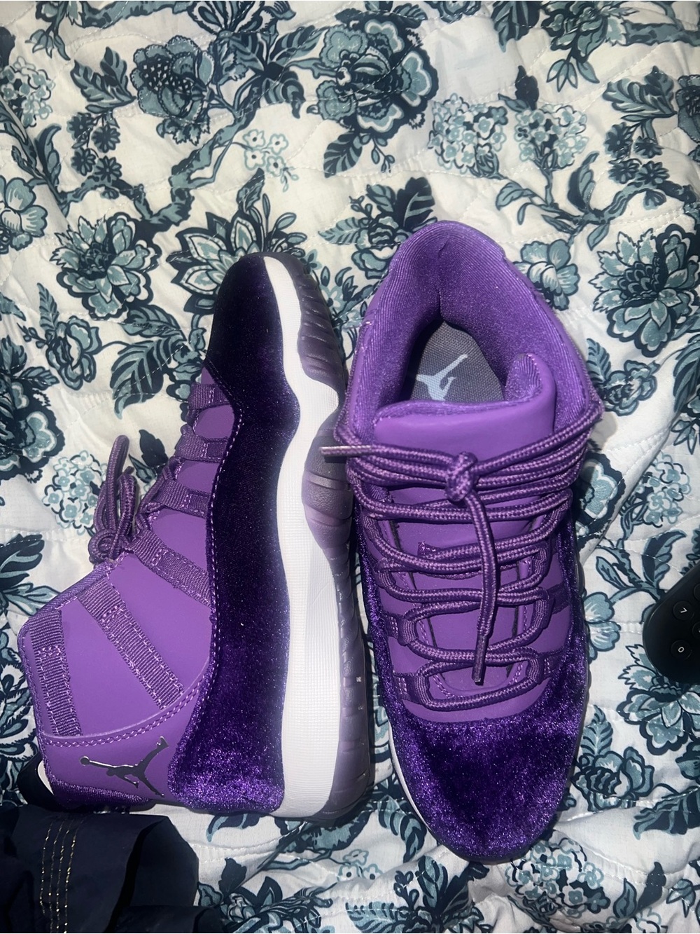 Jordan Women's Purple Velvet mid-Top Sneakers